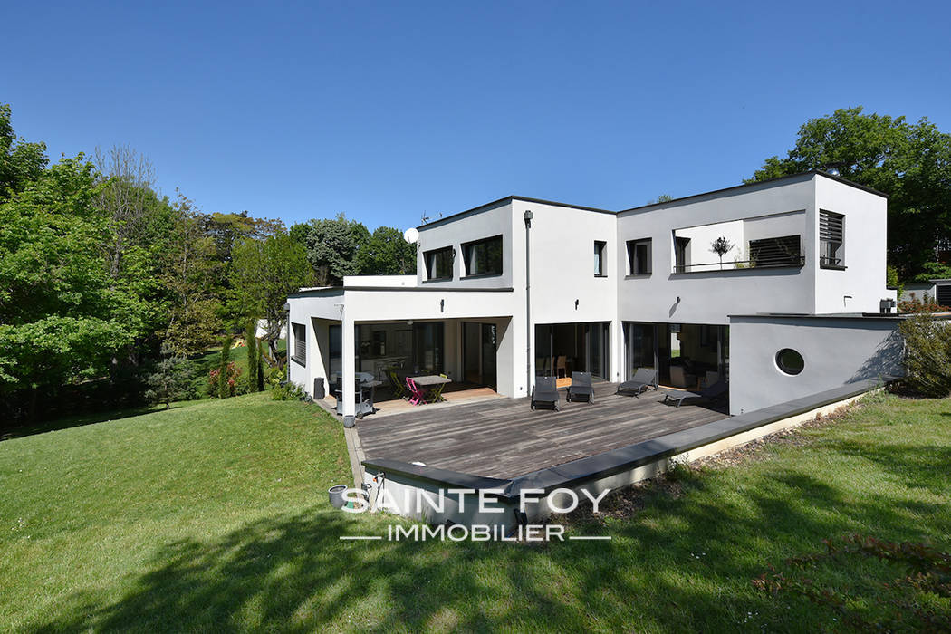 13044 image1 - Sainte Foy Immobilier - Ce sont des agences immobilières dans l'Ouest Lyonnais spécialisées dans la location de maison ou d'appartement et la vente de propriété de prestige.