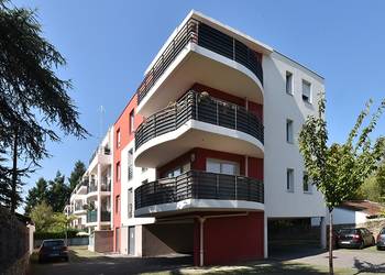 13986 image1 - Sainte Foy Immobilier - Ce sont des agences immobilières dans l'Ouest Lyonnais spécialisées dans la location de maison ou d'appartement et la vente de propriété de prestige.