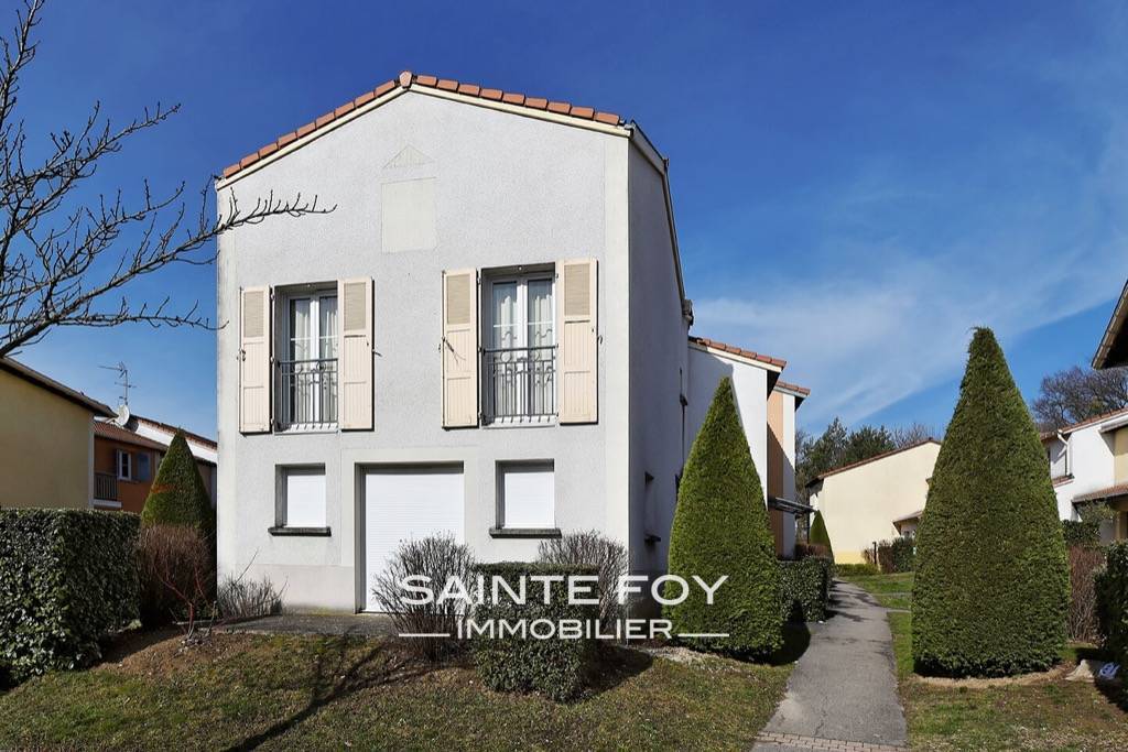 117929 image1 - Sainte Foy Immobilier - Ce sont des agences immobilières dans l'Ouest Lyonnais spécialisées dans la location de maison ou d'appartement et la vente de propriété de prestige.
