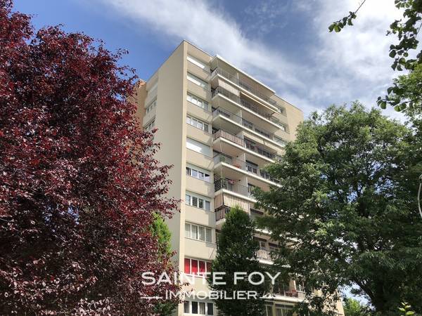 125842 image9 - Sainte Foy Immobilier - Ce sont des agences immobilières dans l'Ouest Lyonnais spécialisées dans la location de maison ou d'appartement et la vente de propriété de prestige.