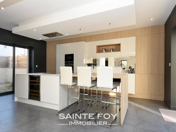 2019012 image3 - Sainte Foy Immobilier - Ce sont des agences immobilières dans l'Ouest Lyonnais spécialisées dans la location de maison ou d'appartement et la vente de propriété de prestige.