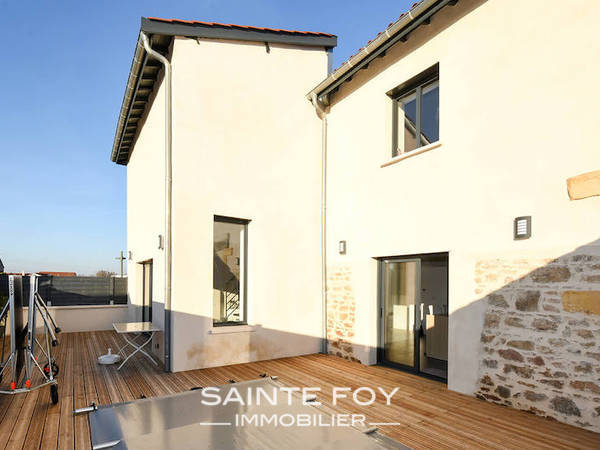 2019012 image8 - Sainte Foy Immobilier - Ce sont des agences immobilières dans l'Ouest Lyonnais spécialisées dans la location de maison ou d'appartement et la vente de propriété de prestige.