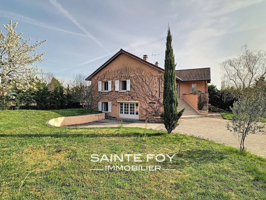 2019131 image1 - Sainte Foy Immobilier - Ce sont des agences immobilières dans l'Ouest Lyonnais spécialisées dans la location de maison ou d'appartement et la vente de propriété de prestige.