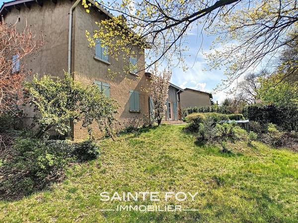 2019063 image10 - Sainte Foy Immobilier - Ce sont des agences immobilières dans l'Ouest Lyonnais spécialisées dans la location de maison ou d'appartement et la vente de propriété de prestige.