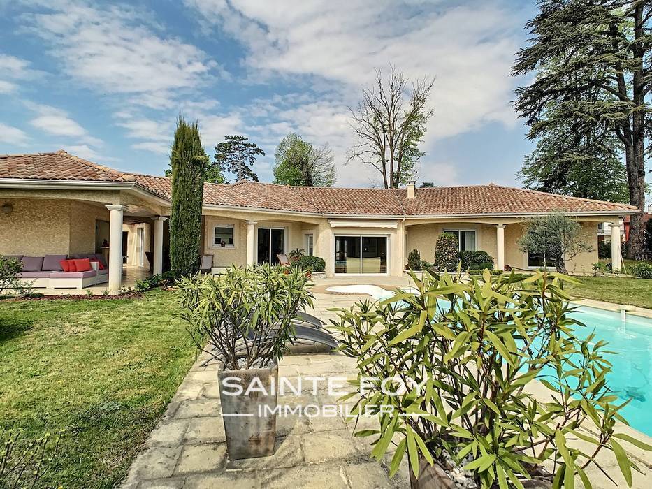2019250 image1 - Sainte Foy Immobilier - Ce sont des agences immobilières dans l'Ouest Lyonnais spécialisées dans la location de maison ou d'appartement et la vente de propriété de prestige.