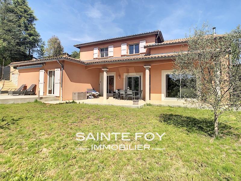 11909 image1 - Sainte Foy Immobilier - Ce sont des agences immobilières dans l'Ouest Lyonnais spécialisées dans la location de maison ou d'appartement et la vente de propriété de prestige.