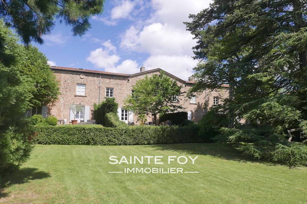 2019403 image1 - Sainte Foy Immobilier - Ce sont des agences immobilières dans l'Ouest Lyonnais spécialisées dans la location de maison ou d'appartement et la vente de propriété de prestige.