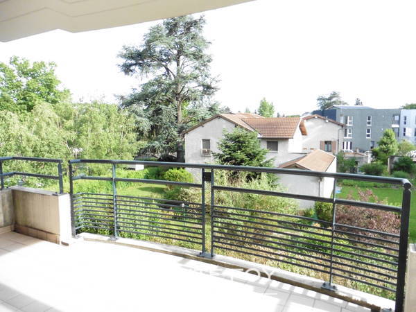 11922 image3 - Sainte Foy Immobilier - Ce sont des agences immobilières dans l'Ouest Lyonnais spécialisées dans la location de maison ou d'appartement et la vente de propriété de prestige.
