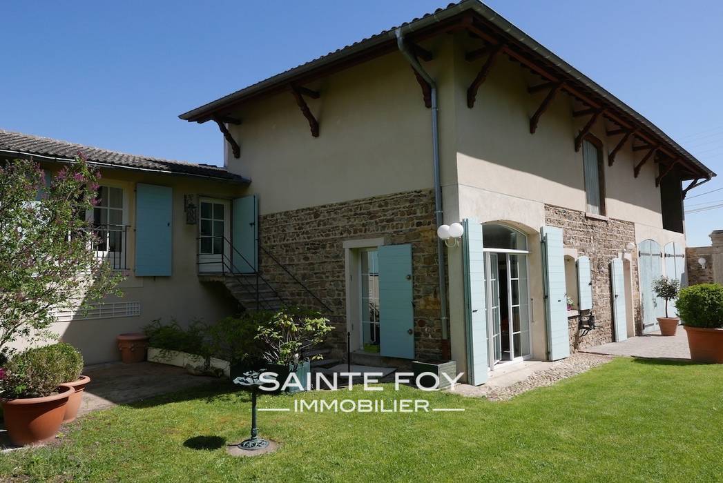 11989 image1 - Sainte Foy Immobilier - Ce sont des agences immobilières dans l'Ouest Lyonnais spécialisées dans la location de maison ou d'appartement et la vente de propriété de prestige.