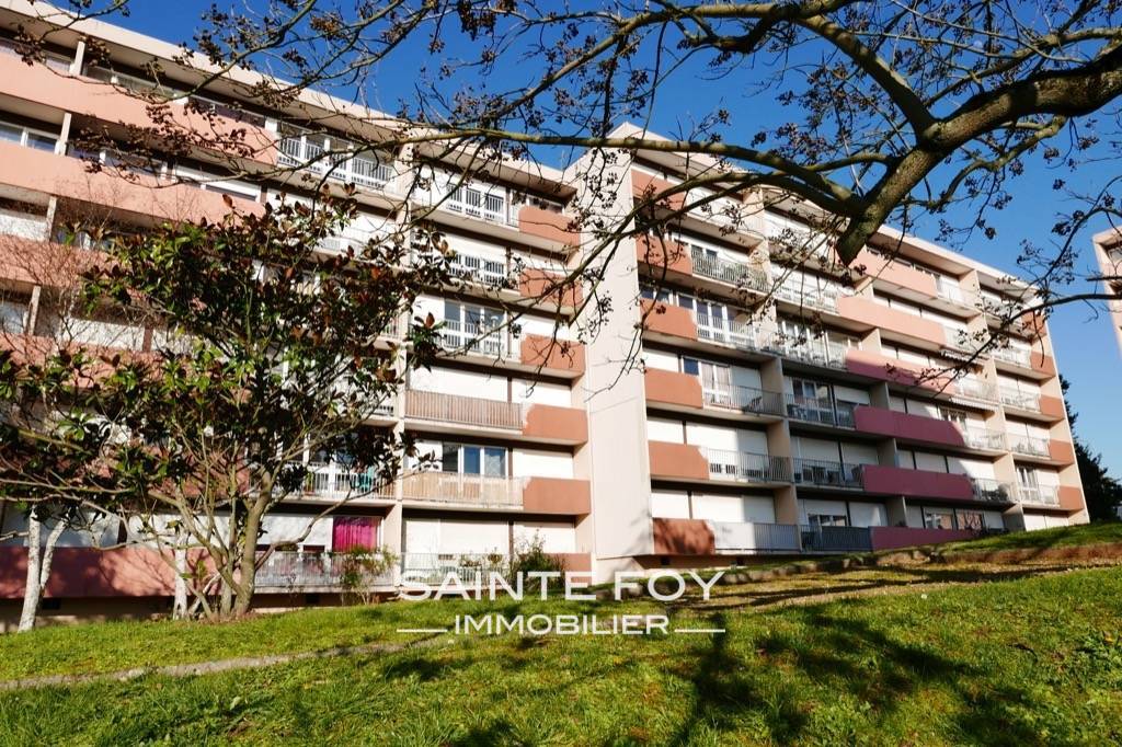 12105 image1 - Sainte Foy Immobilier - Ce sont des agences immobilières dans l'Ouest Lyonnais spécialisées dans la location de maison ou d'appartement et la vente de propriété de prestige.
