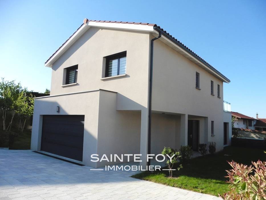 12119 image1 - Sainte Foy Immobilier - Ce sont des agences immobilières dans l'Ouest Lyonnais spécialisées dans la location de maison ou d'appartement et la vente de propriété de prestige.