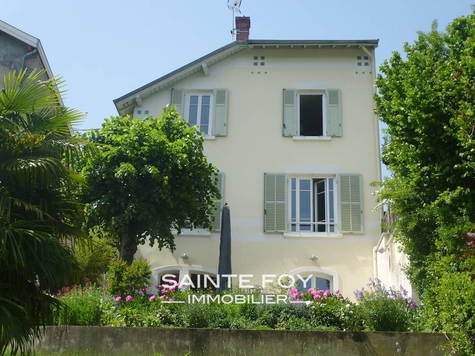12175 image1 - Sainte Foy Immobilier - Ce sont des agences immobilières dans l'Ouest Lyonnais spécialisées dans la location de maison ou d'appartement et la vente de propriété de prestige.