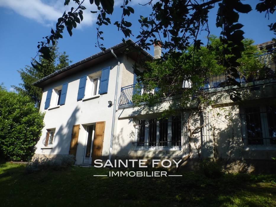 12191 image1 - Sainte Foy Immobilier - Ce sont des agences immobilières dans l'Ouest Lyonnais spécialisées dans la location de maison ou d'appartement et la vente de propriété de prestige.