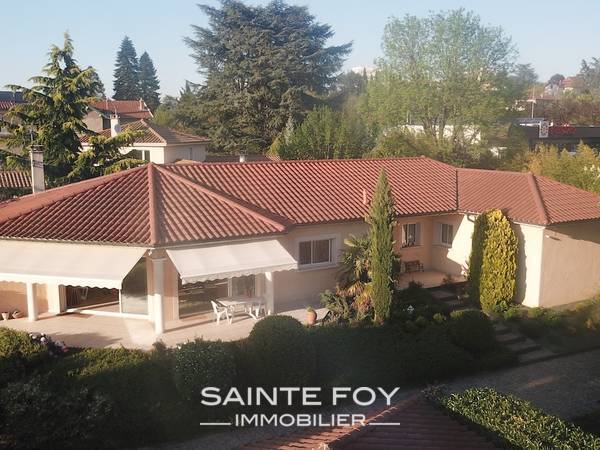 118122 image7 - Sainte Foy Immobilier - Ce sont des agences immobilières dans l'Ouest Lyonnais spécialisées dans la location de maison ou d'appartement et la vente de propriété de prestige.