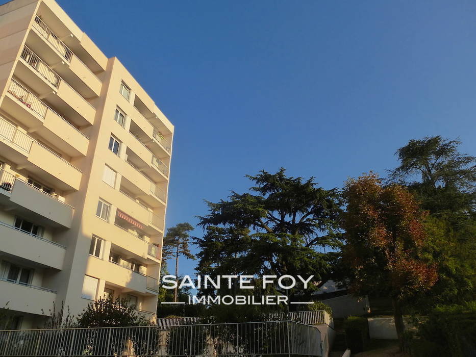 12558 image1 - Sainte Foy Immobilier - Ce sont des agences immobilières dans l'Ouest Lyonnais spécialisées dans la location de maison ou d'appartement et la vente de propriété de prestige.