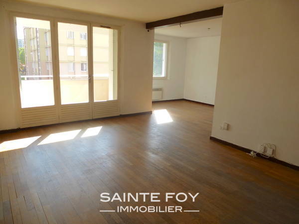 12558 image2 - Sainte Foy Immobilier - Ce sont des agences immobilières dans l'Ouest Lyonnais spécialisées dans la location de maison ou d'appartement et la vente de propriété de prestige.