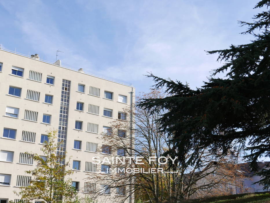 12809 image1 - Sainte Foy Immobilier - Ce sont des agences immobilières dans l'Ouest Lyonnais spécialisées dans la location de maison ou d'appartement et la vente de propriété de prestige.