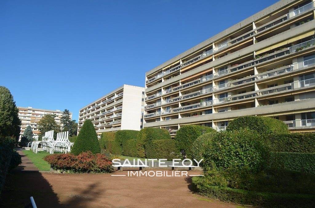 12825 image1 - Sainte Foy Immobilier - Ce sont des agences immobilières dans l'Ouest Lyonnais spécialisées dans la location de maison ou d'appartement et la vente de propriété de prestige.