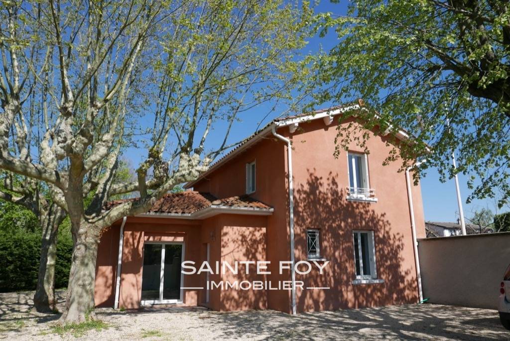 12929 image1 - Sainte Foy Immobilier - Ce sont des agences immobilières dans l'Ouest Lyonnais spécialisées dans la location de maison ou d'appartement et la vente de propriété de prestige.