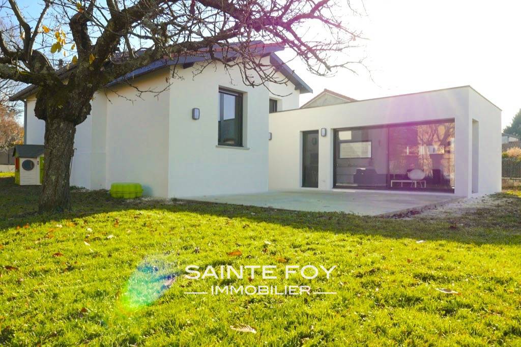 12966 image1 - Sainte Foy Immobilier - Ce sont des agences immobilières dans l'Ouest Lyonnais spécialisées dans la location de maison ou d'appartement et la vente de propriété de prestige.