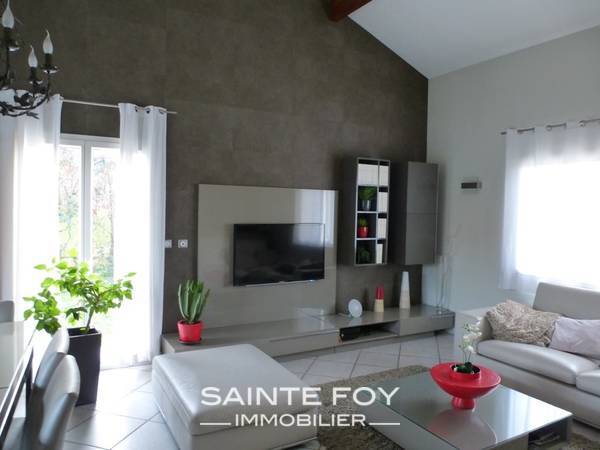 12998 image2 - Sainte Foy Immobilier - Ce sont des agences immobilières dans l'Ouest Lyonnais spécialisées dans la location de maison ou d'appartement et la vente de propriété de prestige.