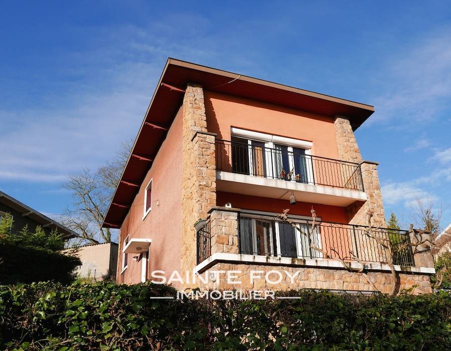 13063 image1 - Sainte Foy Immobilier - Ce sont des agences immobilières dans l'Ouest Lyonnais spécialisées dans la location de maison ou d'appartement et la vente de propriété de prestige.