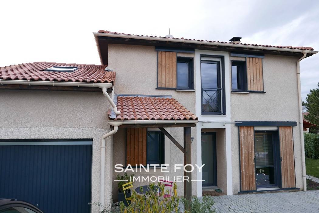 13106 image1 - Sainte Foy Immobilier - Ce sont des agences immobilières dans l'Ouest Lyonnais spécialisées dans la location de maison ou d'appartement et la vente de propriété de prestige.