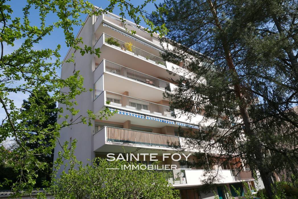 13223 image1 - Sainte Foy Immobilier - Ce sont des agences immobilières dans l'Ouest Lyonnais spécialisées dans la location de maison ou d'appartement et la vente de propriété de prestige.