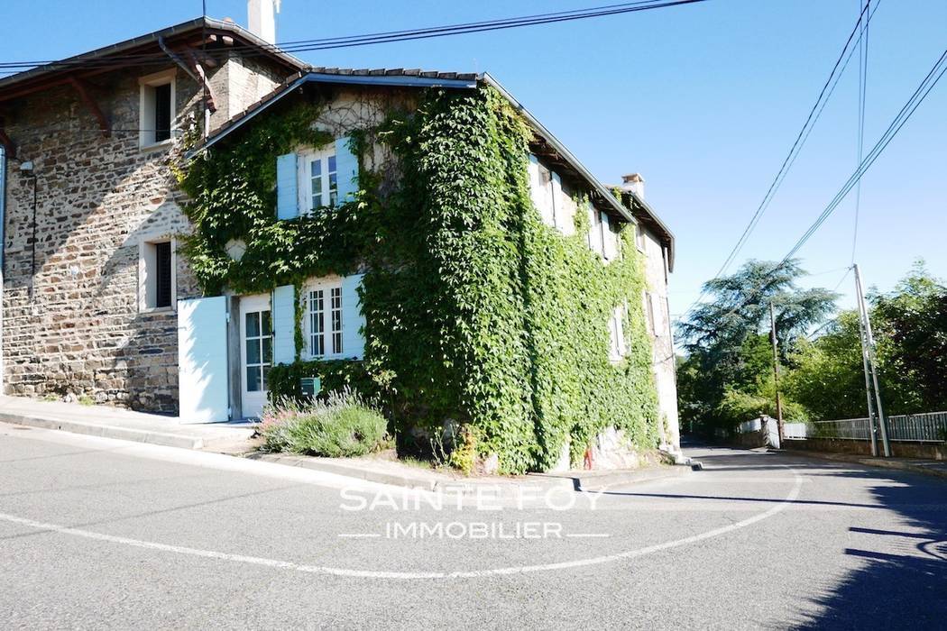 13760 image1 - Sainte Foy Immobilier - Ce sont des agences immobilières dans l'Ouest Lyonnais spécialisées dans la location de maison ou d'appartement et la vente de propriété de prestige.