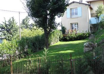 13762 image1 - Sainte Foy Immobilier - Ce sont des agences immobilières dans l'Ouest Lyonnais spécialisées dans la location de maison ou d'appartement et la vente de propriété de prestige.
