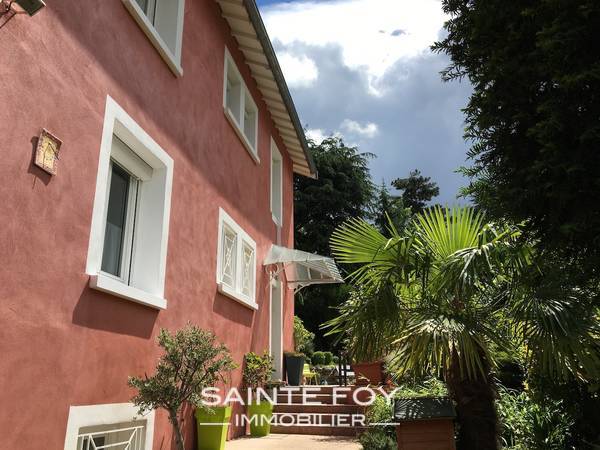 13797 image5 - Sainte Foy Immobilier - Ce sont des agences immobilières dans l'Ouest Lyonnais spécialisées dans la location de maison ou d'appartement et la vente de propriété de prestige.