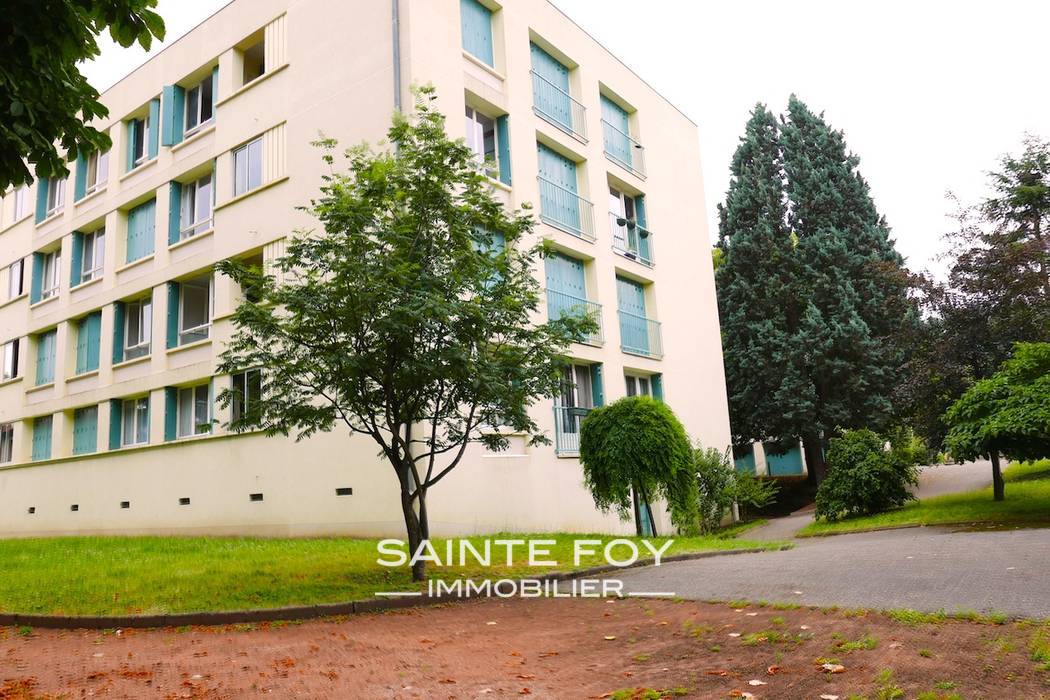 13848 image1 - Sainte Foy Immobilier - Ce sont des agences immobilières dans l'Ouest Lyonnais spécialisées dans la location de maison ou d'appartement et la vente de propriété de prestige.