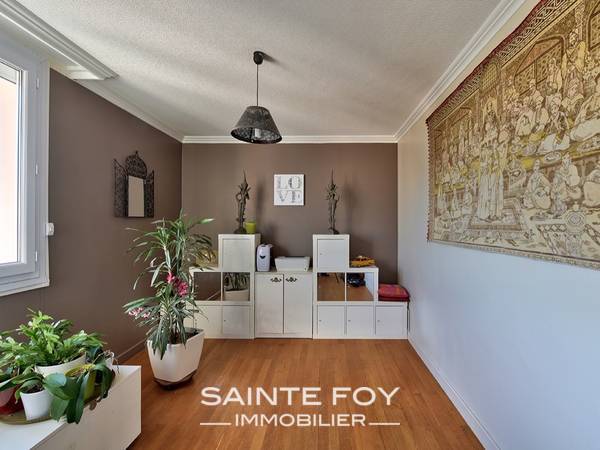 14024 image3 - Sainte Foy Immobilier - Ce sont des agences immobilières dans l'Ouest Lyonnais spécialisées dans la location de maison ou d'appartement et la vente de propriété de prestige.