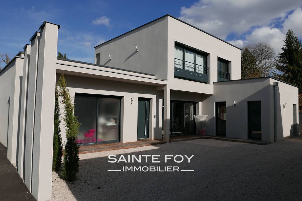 14934 image1 - Sainte Foy Immobilier - Ce sont des agences immobilières dans l'Ouest Lyonnais spécialisées dans la location de maison ou d'appartement et la vente de propriété de prestige.