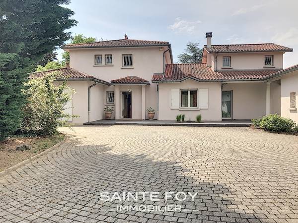 2019370 image7 - Sainte Foy Immobilier - Ce sont des agences immobilières dans l'Ouest Lyonnais spécialisées dans la location de maison ou d'appartement et la vente de propriété de prestige.