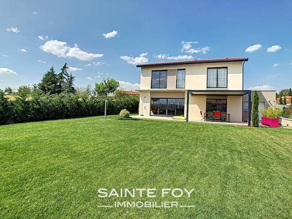 2019418 image10 - Sainte Foy Immobilier - Ce sont des agences immobilières dans l'Ouest Lyonnais spécialisées dans la location de maison ou d'appartement et la vente de propriété de prestige.
