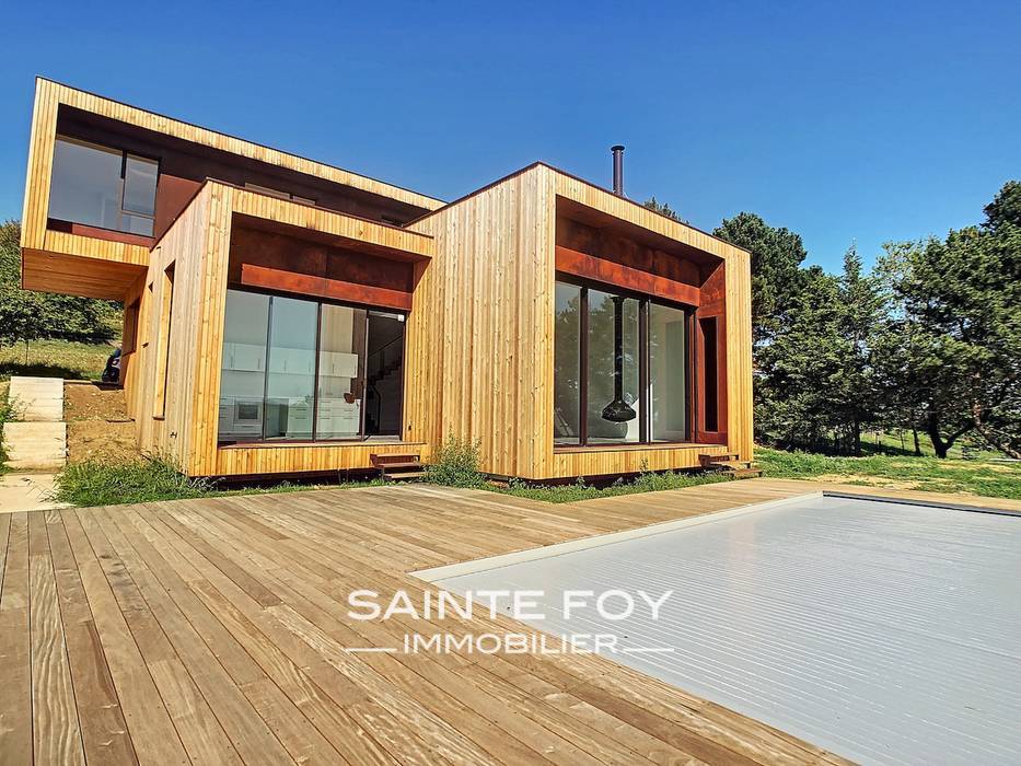 2019098 image1 - Sainte Foy Immobilier - Ce sont des agences immobilières dans l'Ouest Lyonnais spécialisées dans la location de maison ou d'appartement et la vente de propriété de prestige.