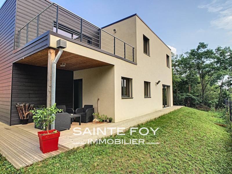 2019102 image1 - Sainte Foy Immobilier - Ce sont des agences immobilières dans l'Ouest Lyonnais spécialisées dans la location de maison ou d'appartement et la vente de propriété de prestige.