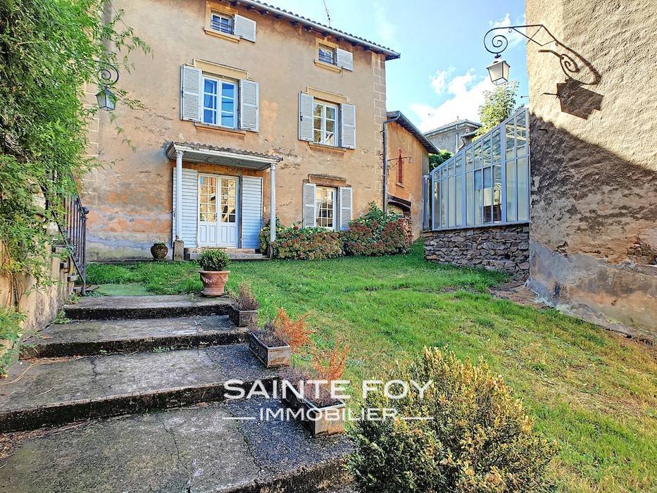 1761362 image1 - Sainte Foy Immobilier - Ce sont des agences immobilières dans l'Ouest Lyonnais spécialisées dans la location de maison ou d'appartement et la vente de propriété de prestige.