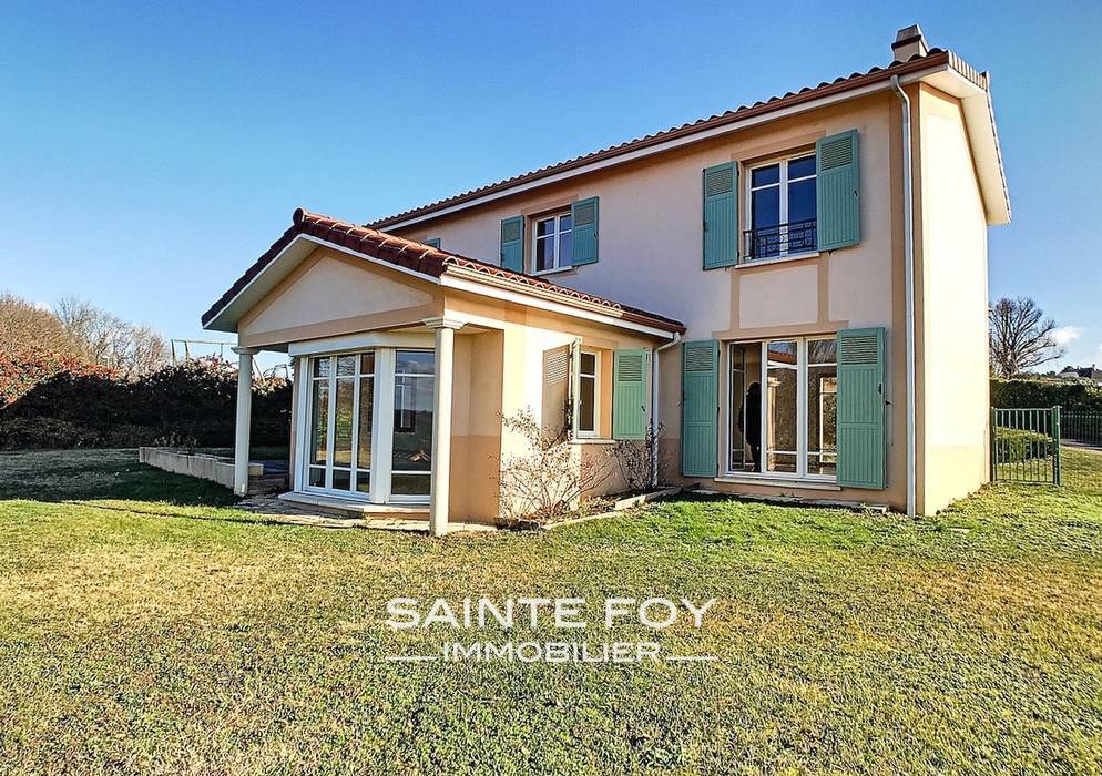 1761385 image1 - Sainte Foy Immobilier - Ce sont des agences immobilières dans l'Ouest Lyonnais spécialisées dans la location de maison ou d'appartement et la vente de propriété de prestige.