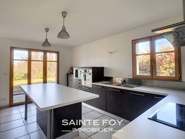 1761385 image3 - Sainte Foy Immobilier - Ce sont des agences immobilières dans l'Ouest Lyonnais spécialisées dans la location de maison ou d'appartement et la vente de propriété de prestige.