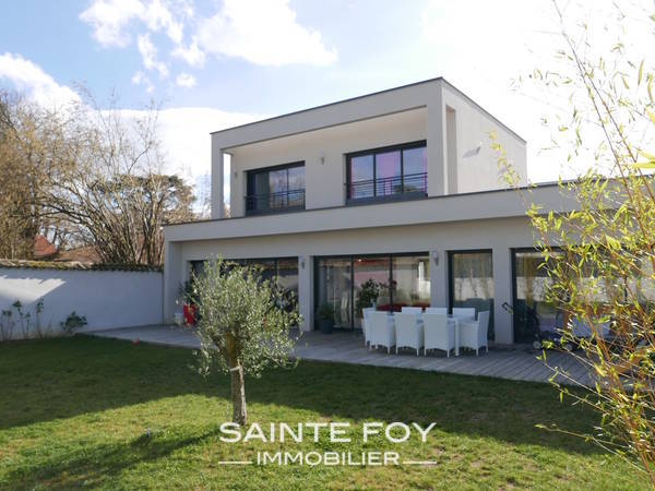 149340000 image6 - Sainte Foy Immobilier - Ce sont des agences immobilières dans l'Ouest Lyonnais spécialisées dans la location de maison ou d'appartement et la vente de propriété de prestige.