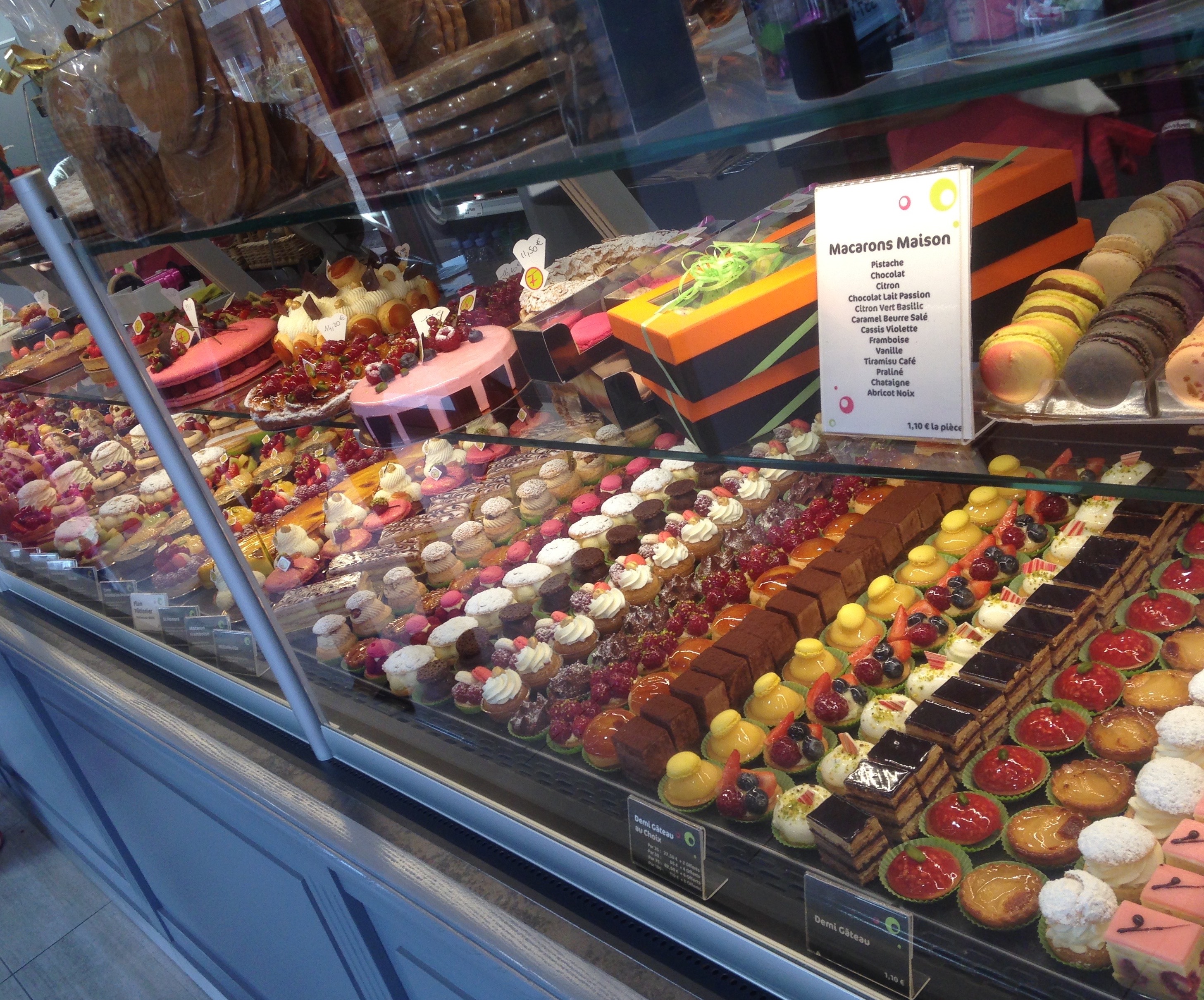 Patisserie Febre vitrine gourmande