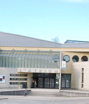 Centre culturel atrium tassin - Sainte Foy Immobilier - Ce sont des agences immobilières dans l'Ouest Lyonnais spécialisées dans la location de maison ou d'appartement et la vente de propriété de prestige.