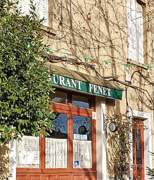 Restaurant fenet devanture - Sainte Foy Immobilier - Ce sont des agences immobilières dans l'Ouest Lyonnais spécialisées dans la location de maison ou d'appartement et la vente de propriété de prestige.