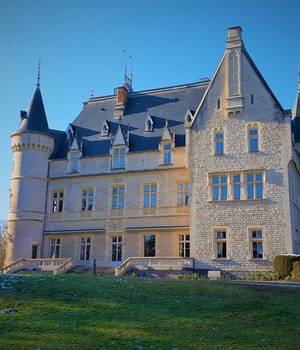 Saisons restaurant - Sainte Foy Immobilier - Ce sont des agences immobilières dans l'Ouest Lyonnais spécialisées dans la location de maison ou d'appartement et la vente de propriété de prestige.