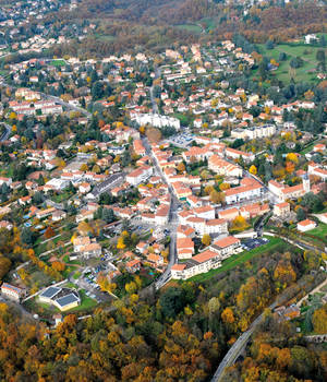 Francheville 1 - Sainte Foy Immobilier - Ce sont des agences immobilières dans l'Ouest Lyonnais spécialisées dans la location de maison ou d'appartement et la vente de propriété de prestige.